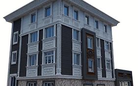 Oezguer Hotel Isiklar